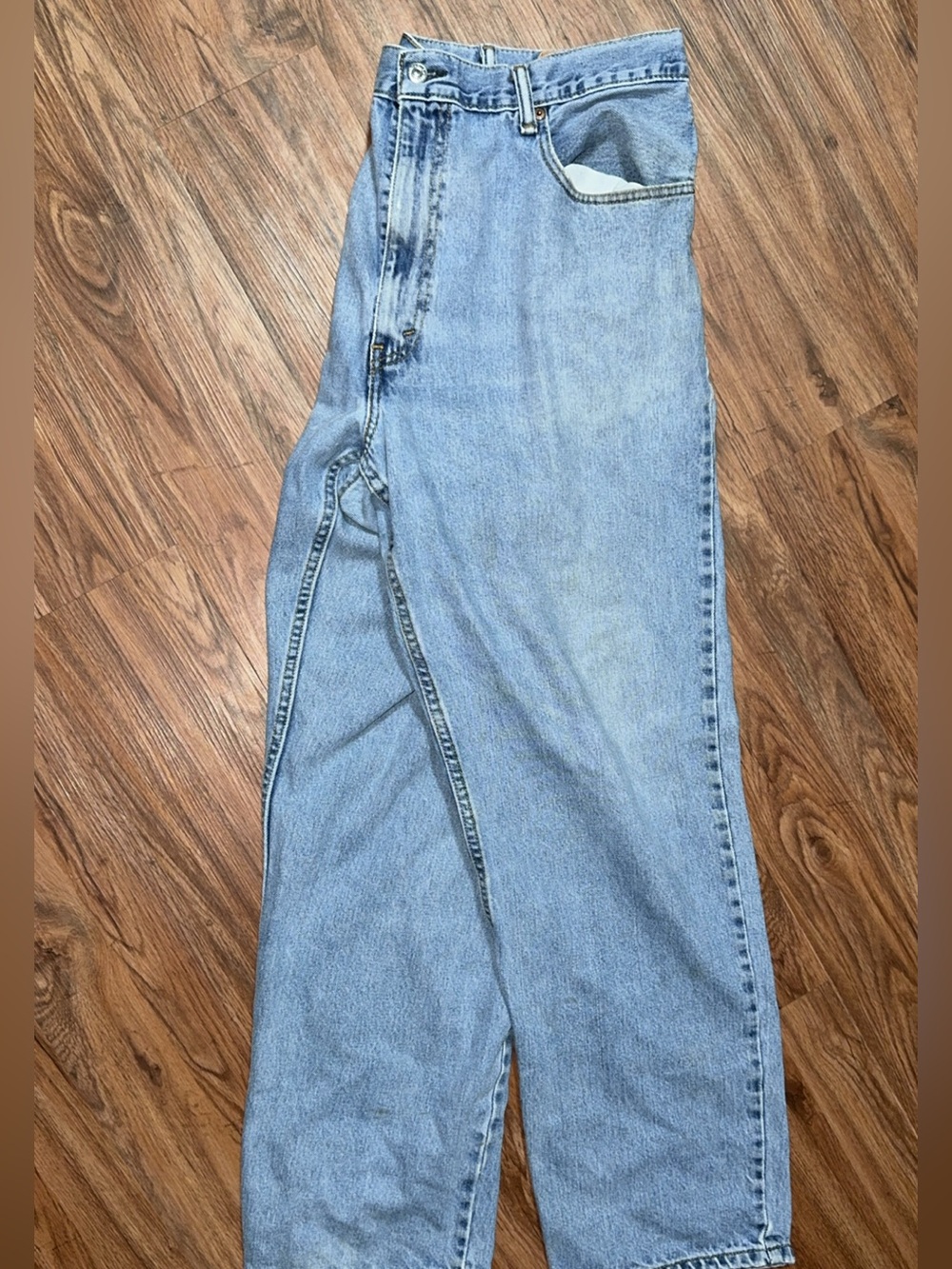 Vintage Levi’s 550 Relaxed Fit Tapered Light Wash Jeans 40x32